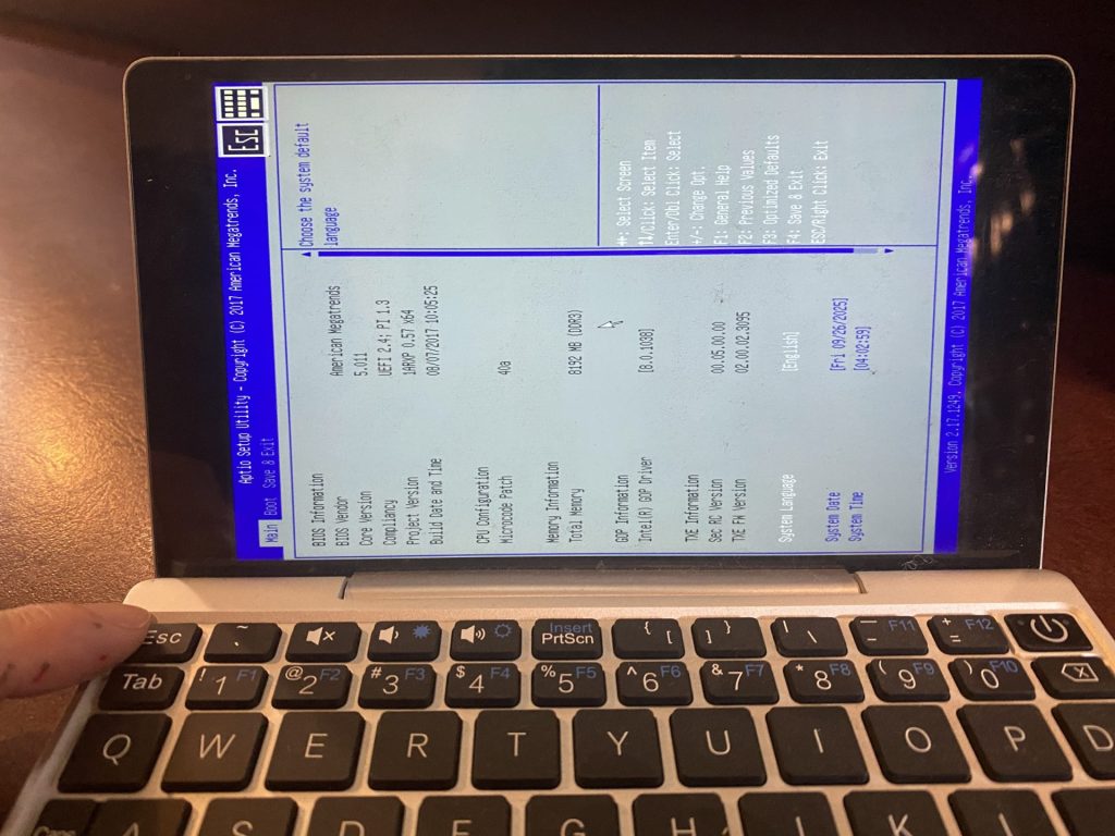 BIOSの違い（右は、GPD Pocket4）<span id='easy-footnote-1-11566' class='easy-footnote-margin-adjust'></span><span class='easy-footnote'><a href='#easy-footnote-bottom-1-11566' title='GPD公式サポートページ GPD新機能：【いたわり充電】充電上限の設定方法'><sup>1</sup></a></span>